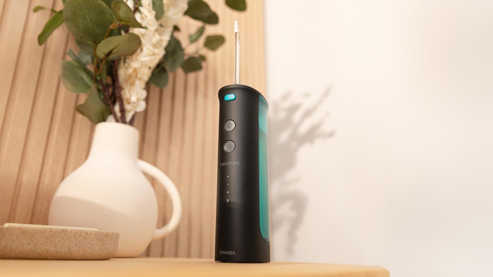 Cecotec ToothCare Jet Fresh en una escena real de baño