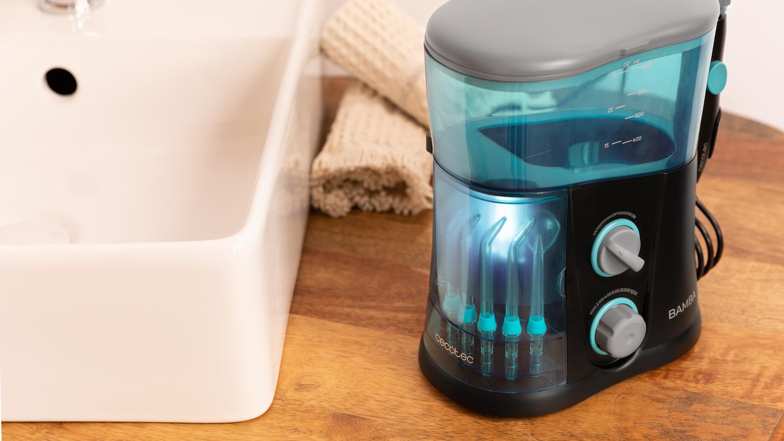 Cecotec ToothCare 1200 Jet Pro con sistema de desinfección de accesorios mediante luz UV