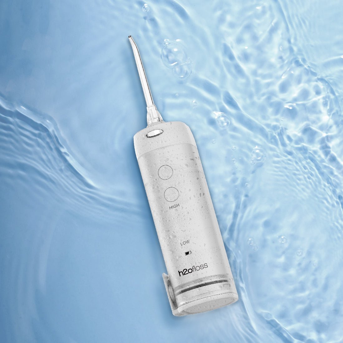 H2ofloss HF-10 mostrado junto al agua