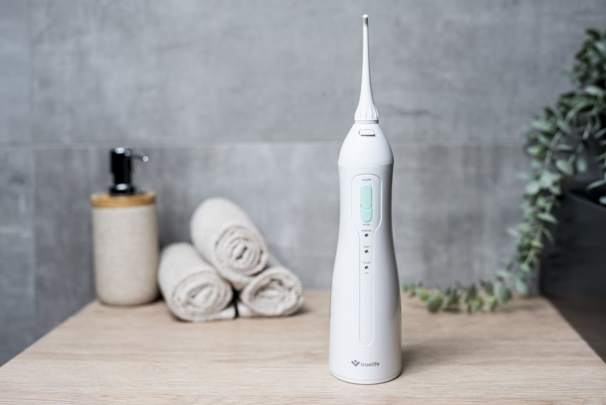 TrueLife AquaFloss Compact en uso