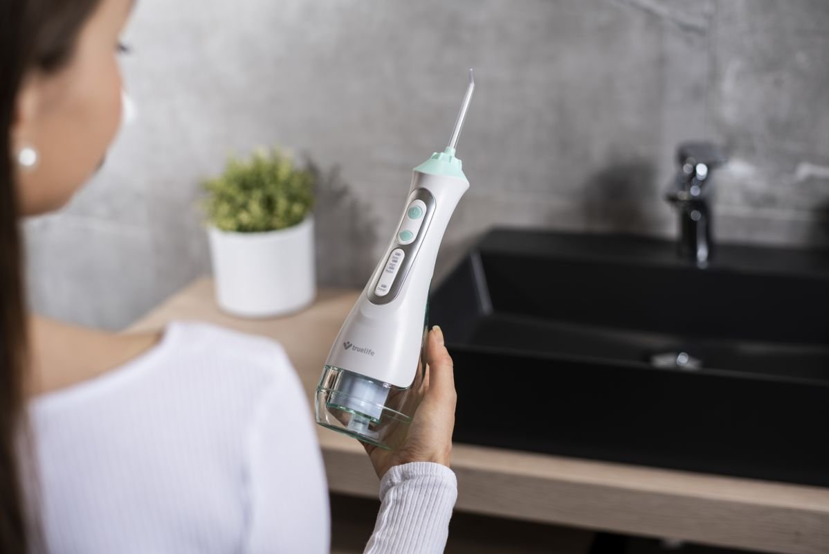 TrueLife AquaFloss Lite en uso