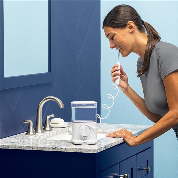 Waterpik Evolution WF-33 usado junto al lavabo