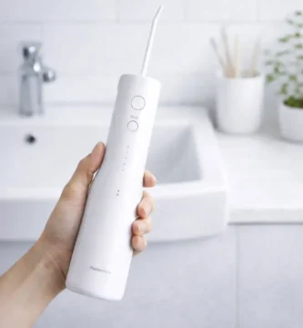 Irrigador dental portátil Panasonic EW-DJ26 (Serie 300) con boquilla y 5 niveles de presión, ideal para viaje y ortodoncia