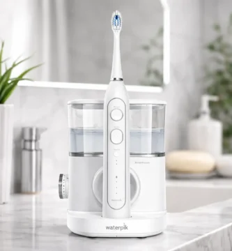 Waterpik Sonic-Fusion 2.0, irrigador dental y cepillo eléctrico 2-en-1, en encimera de baño moderna con depósito de agua visible